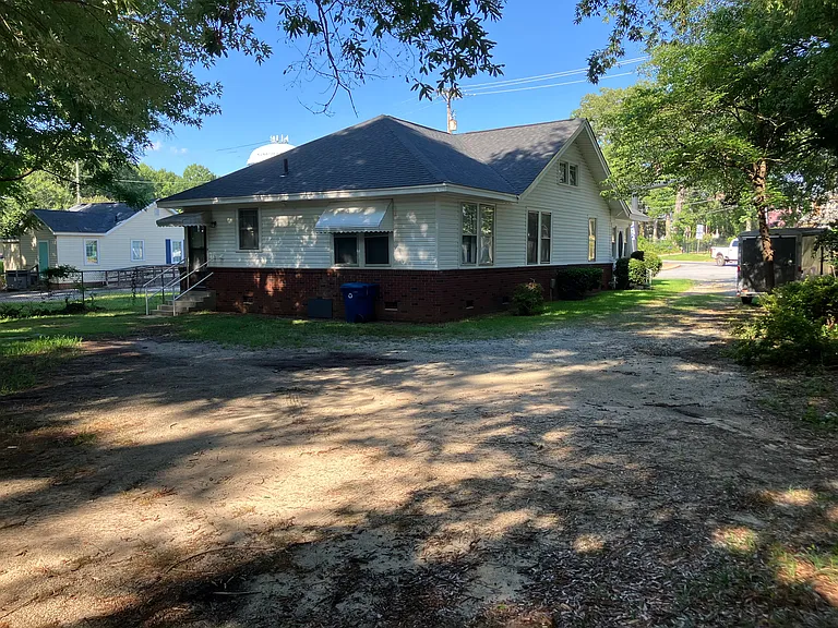335 Grace St — Photo 28