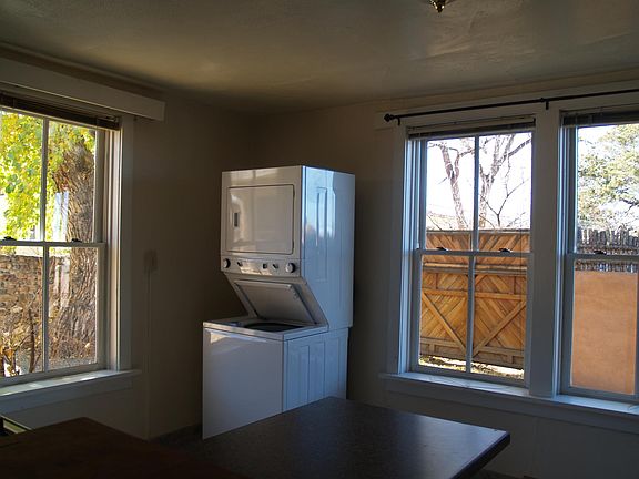 5th image of 114 E Buena Vista St #3