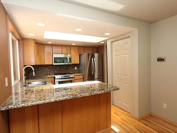 3rd image of 5006 277th Ave NE