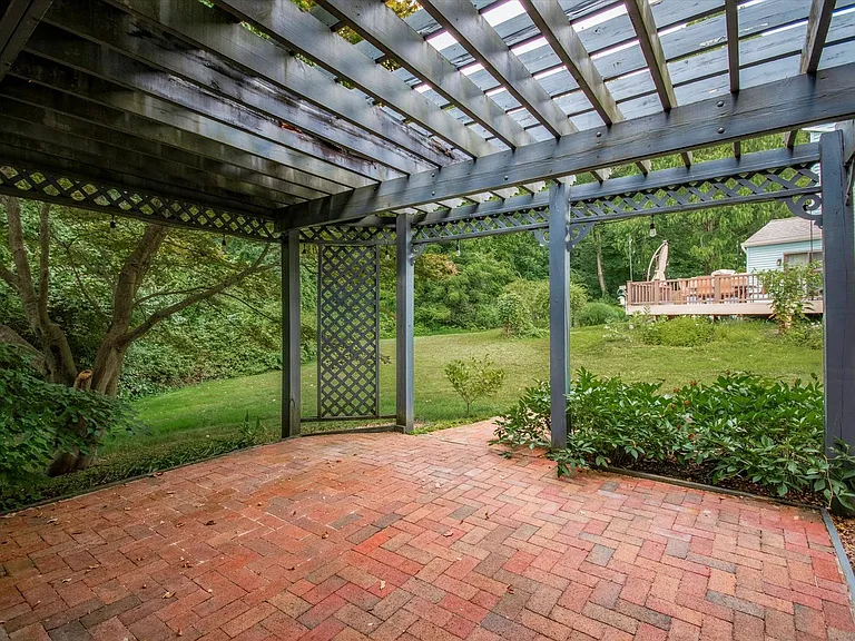 1607 Barbara Dr — Photo 23