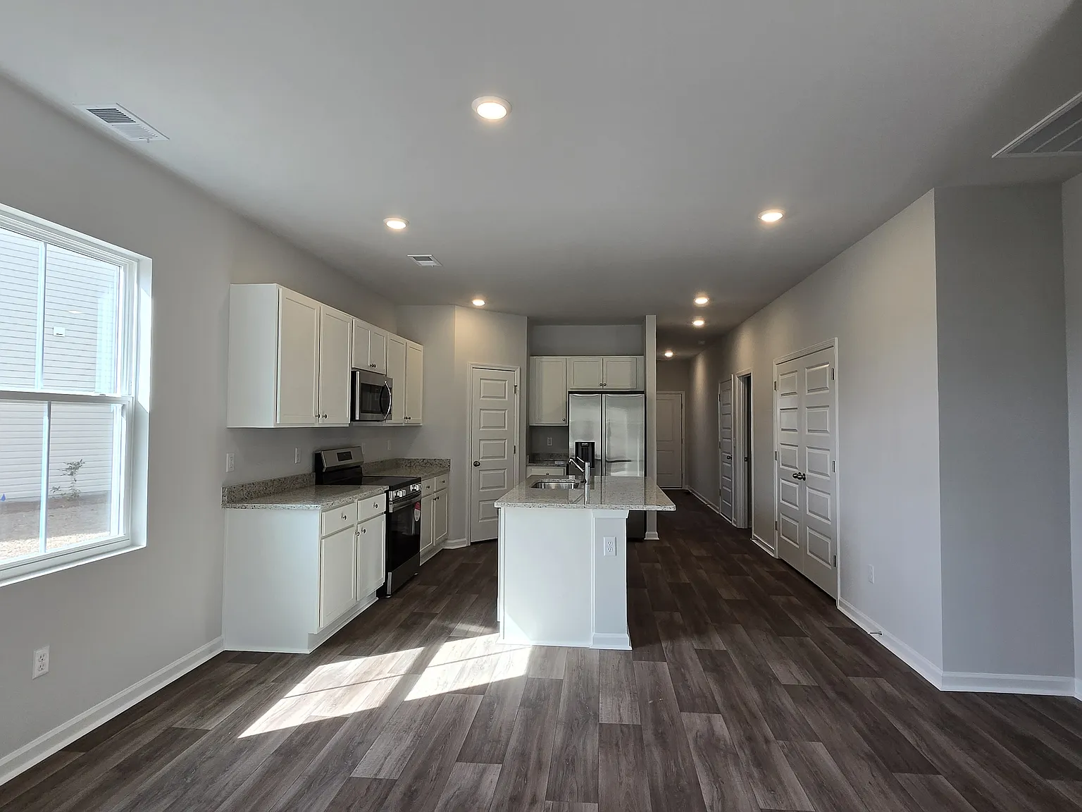 3 bed, 1437 sqft, $1,950 — Photo 3