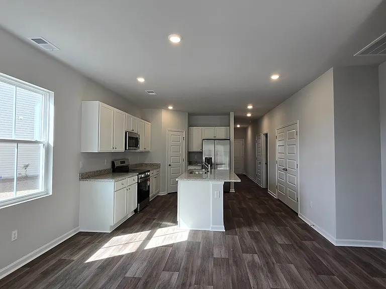 1374 Speedway St — Photo 3