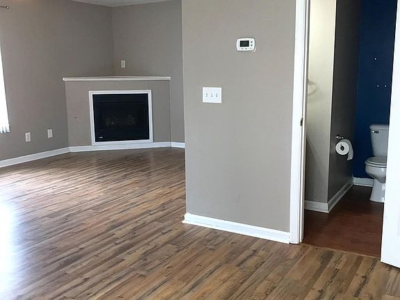 4th image of 629 Sherard Cir