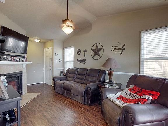3rd image of 1471 Woodhall Ct