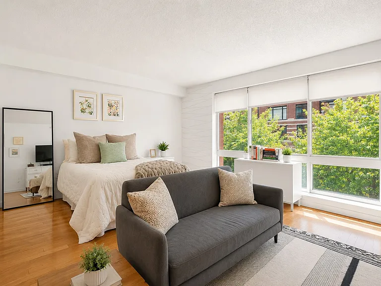 555 W 23rd St #S4K — Photo 3