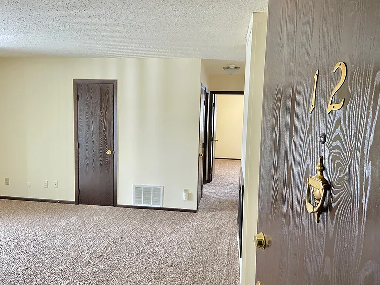 Windsor Crest Apartments — Photo 59