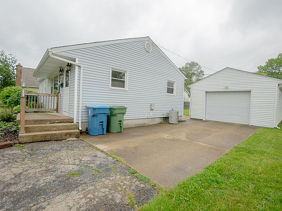 3rd image of 413 S Wagner Ave