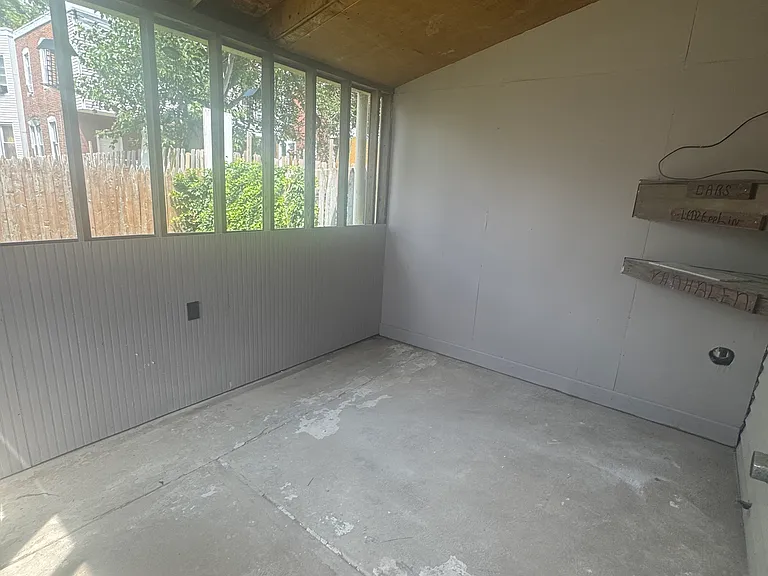 320 Moore St — Photo 9