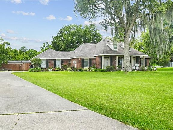 5th image of 123 Sarah Dr