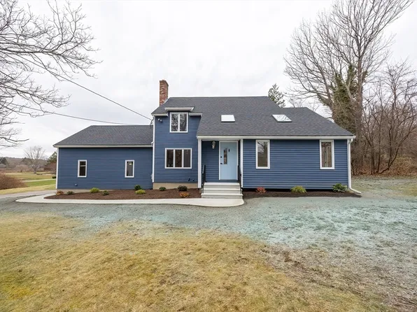 57 Milk St, Blackstone, MA 01504