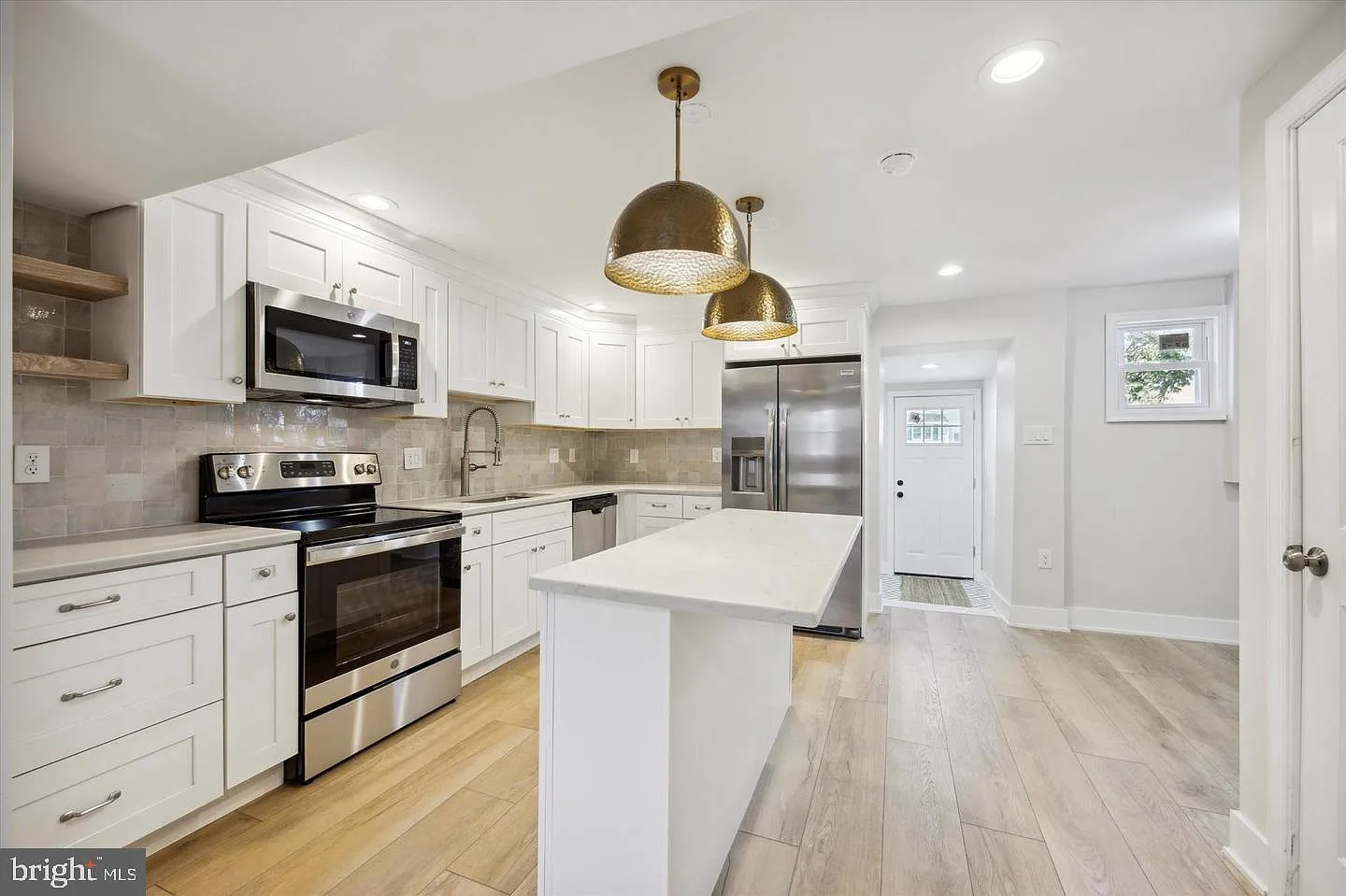 3 bed, 1.5 bath, 1220 sqft, $2,800 — Photo 4