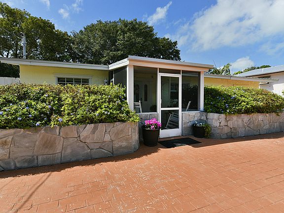 2nd image of 179 N Coconut Palm Blvd