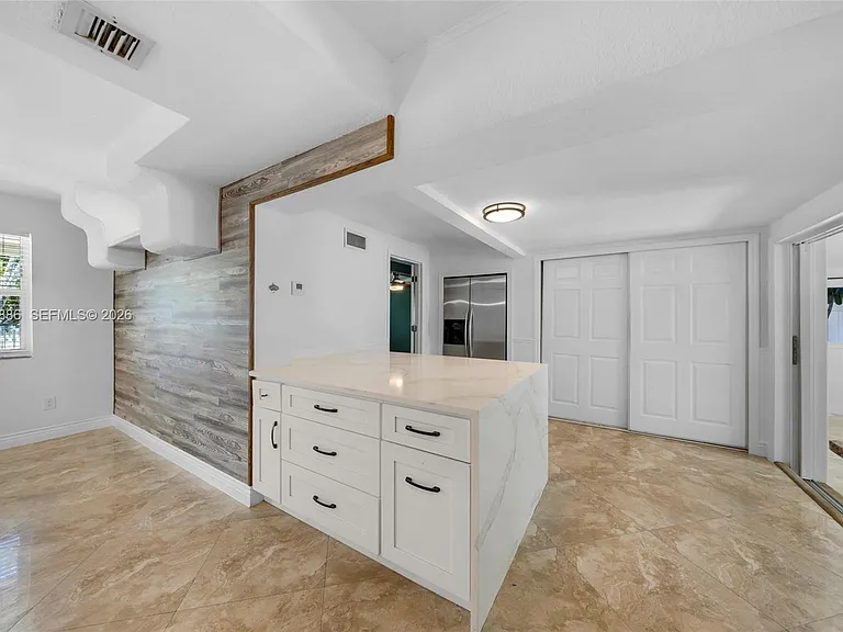1837 NE 48th Ct — Photo 10