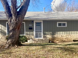 703 Hillcrest Rd, Wamego, KS 66547