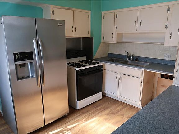 5th image of 957 Warwick Dr