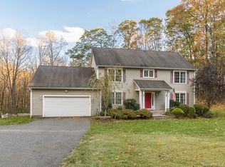 41 Nathan Hale Ct, Cheshire, CT 06410