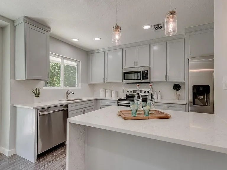 1512 Luray Dr — Photo 10