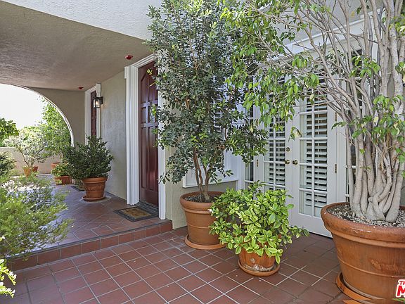 4th image of 1242 Berkeley St APT 10
