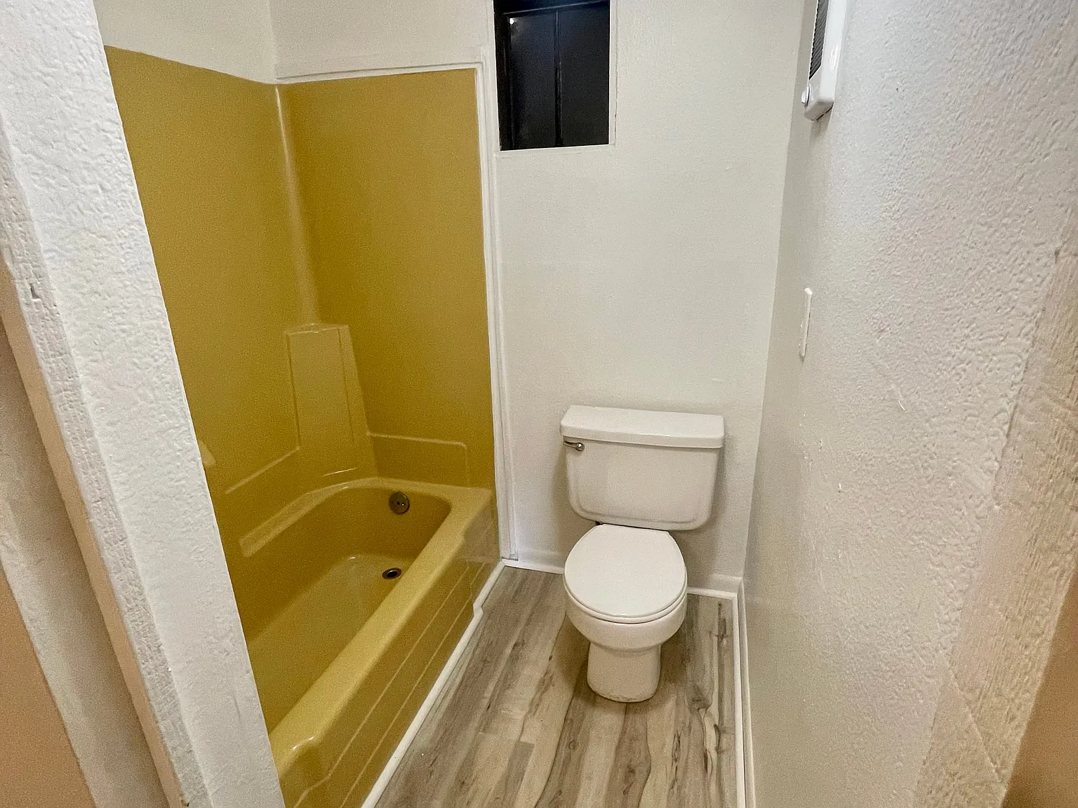 Studio, 1.0 bath, 450 sqft, $675 — Photo 3