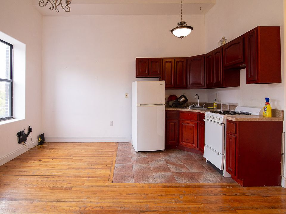 1st image of 196 Graham Ave #B