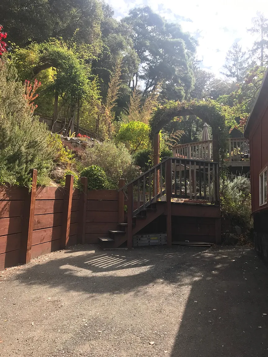 662 Cathedral Dr photo 1
