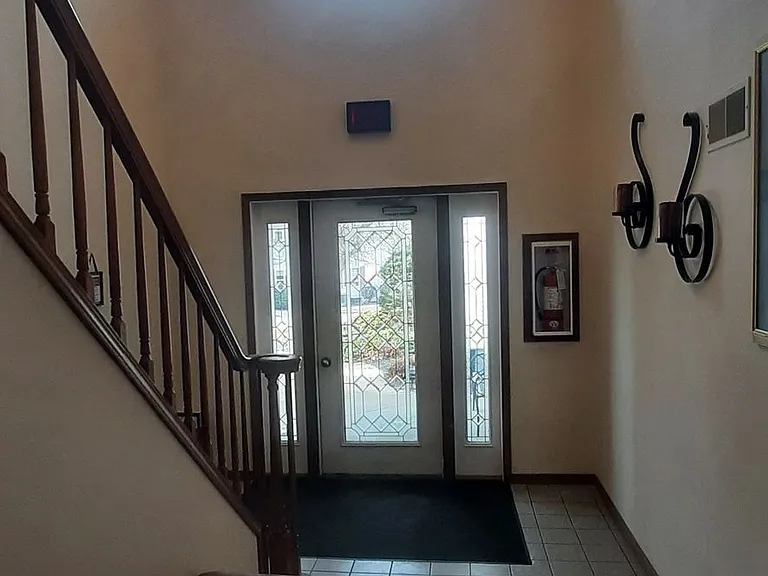 Riverbend East Apartments — Photo 14
