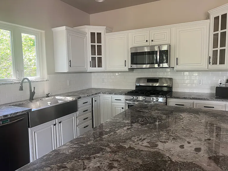 454 Silverhorn Dr — Photo 4