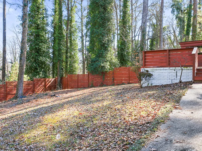 Maxwell Dr SW — Photo 36