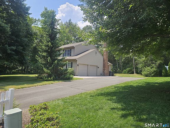 3rd image of 9 Woodberry Hill Drive