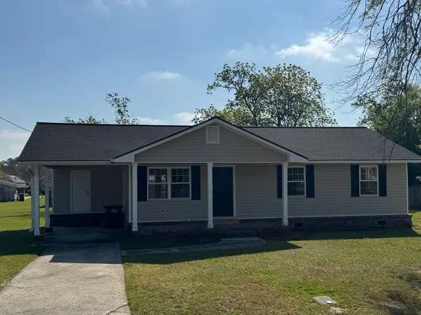 409 S College St, Hahira, GA 31632