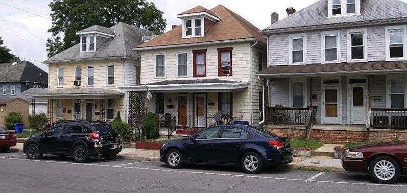 2nd image of 415 Clarendon Ave
