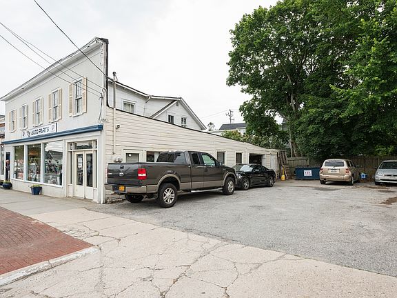 3rd image of 26 Hill St