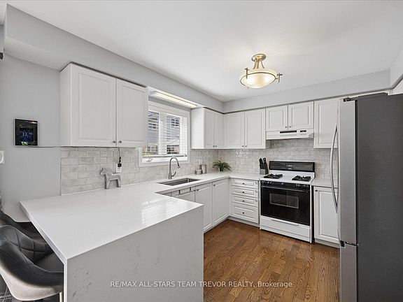 5th image of 30 Laurendale Ave