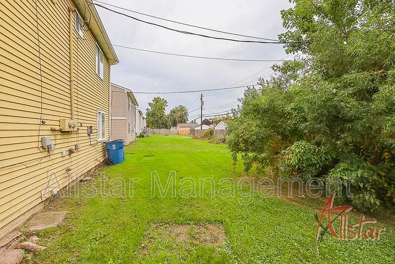 2 bed, 1.0 bath, 864 sqft, $800 — Photo 3