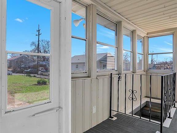 3rd image of 331 Rauhut Ave