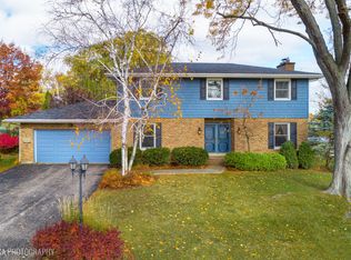 3112 W Fairway Dr, McHenry, IL 60050