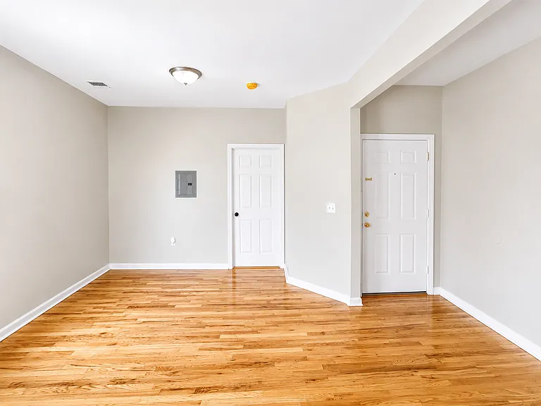 148 Hawthorne — Photo 12
