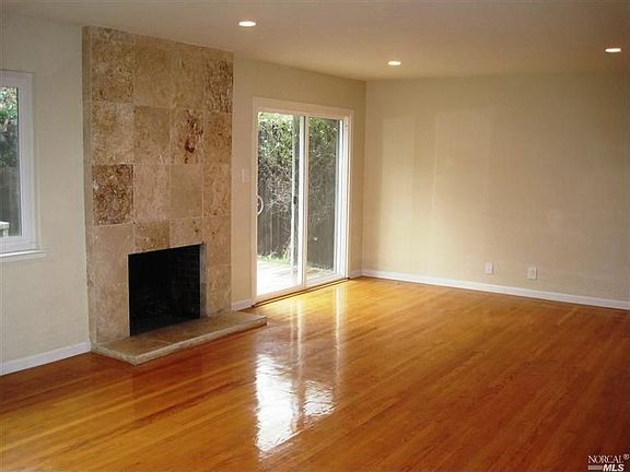 3rd image of 409 Los Cerritos Dr