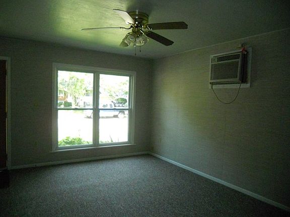3rd image of 1124 Fairwood Ave