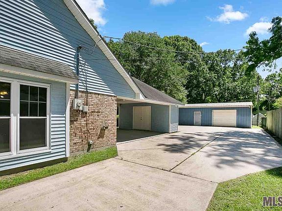 3rd image of 8152 Cecil Dr