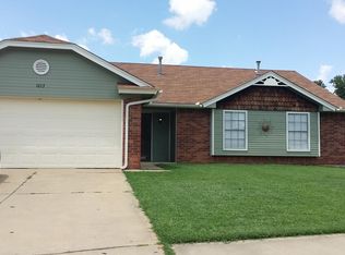 1613 NE 8th St, Moore, OK 73160
