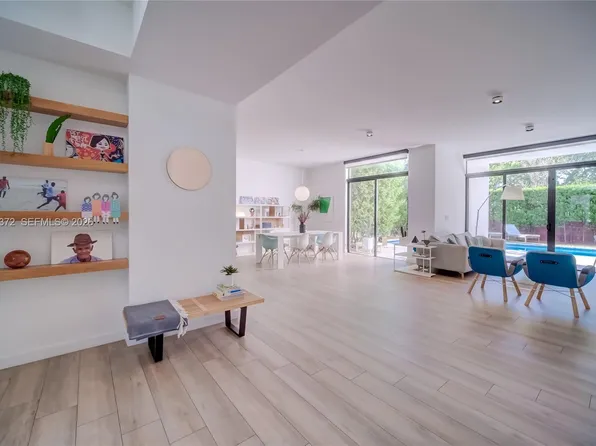 8660 Arboretum Ln, Miami, FL 33138