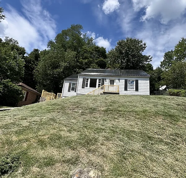 1219 East Dr — Photo 4