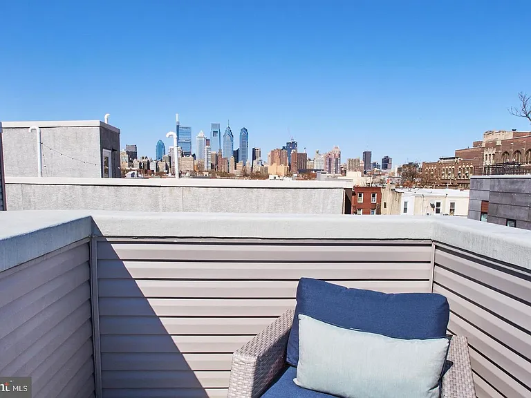 1320 S Bancroft St — Photo 16