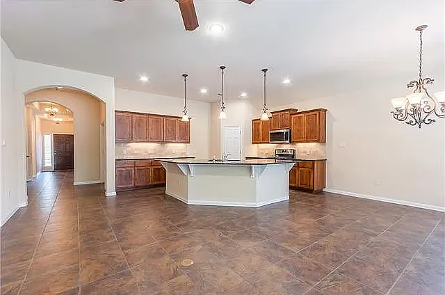 3 bed, 1886 sqft, $2,495 — Photo 4