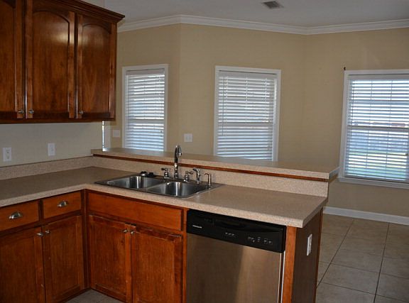5th image of 112 Brookwood Dr