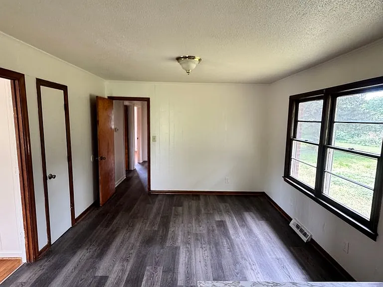 1223 Masonic Dr — Photo 8