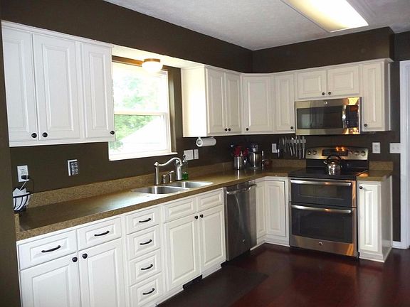 4th image of 939 Grandstone Ct
