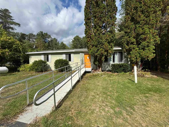 2094 W Maple Grove Rd, Farwell, MI 48622