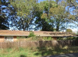 916 Twin Points Rd, Hot Springs, AR 71913